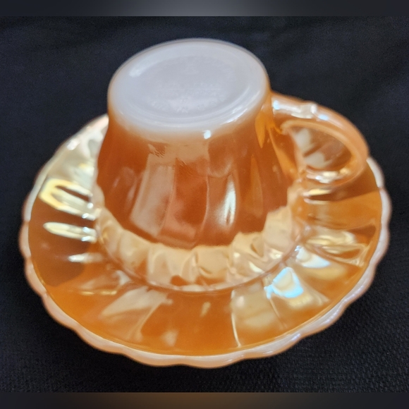 Fire King Cup & Saucer - Vintage Peach Luster Swirl. Excellent vintage condition - Picture 4 of 4